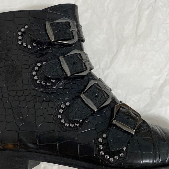 Black Leather Buckle Studded Moto Biker Ankle boots - Picture 11 of 16